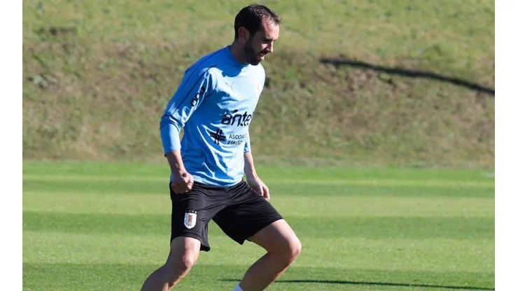 Diego Godín entrenando por la selección charrúa