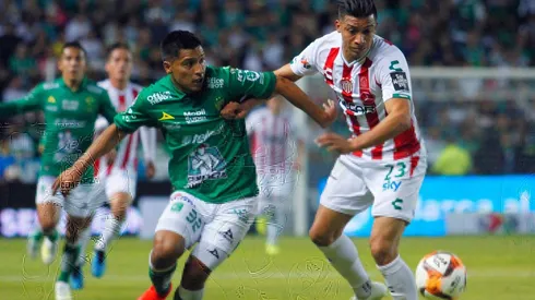 Dilan Zuñiga jugando ante Necaxa por León