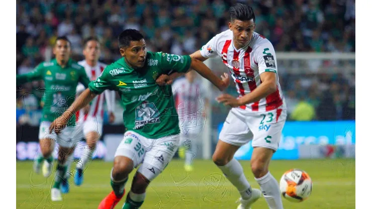 Dilan Zuñiga jugando ante Necaxa por León
