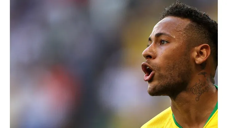 Neymar es la estrella de la selección brasileña y aprovechó de torear al PSG
