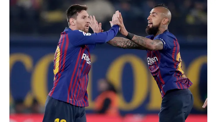 Lionel Messi y Arturo Vidal en Barcelona