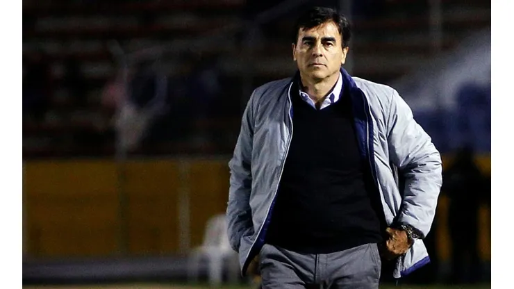 Gustavo Quinteros solo sumó un punto en cuatro partidos internacionales con la UC