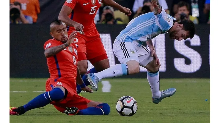 Arturo Vidal le ganó dos finales de Copa América a Lionel Messi