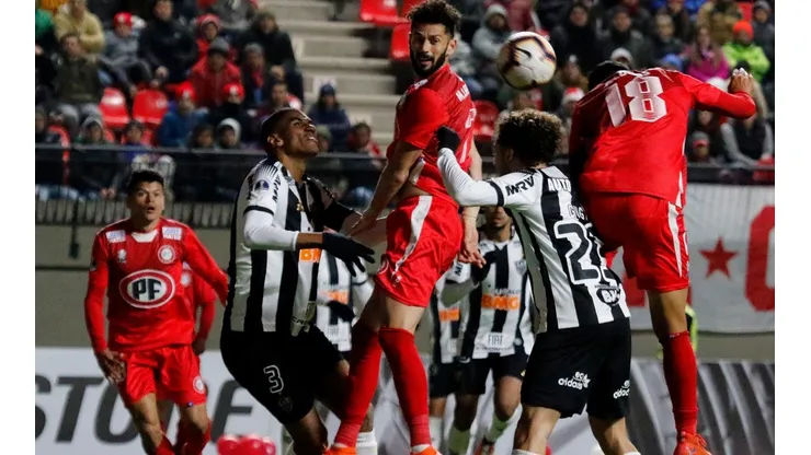 Franco Lobos se elevó más que todos para el gol del histórico triunfo de La Calera