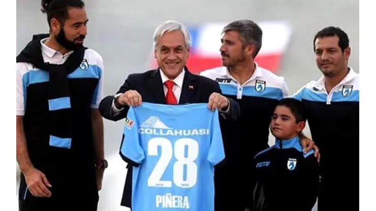 Sebastián Piñera con la camiseta de Iquique