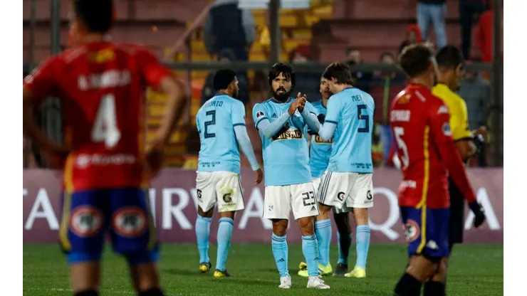 Noche negra para Unión Española: Cristal le gana 3-0 en Santa Laura