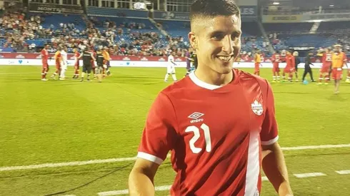 Juan Cordova con la camiseta de Canadá
