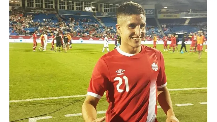 Juan Cordova con la camiseta de Canadá