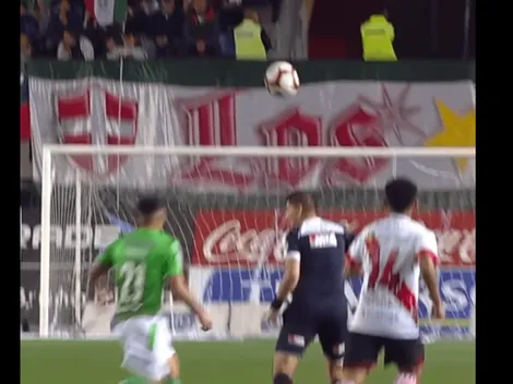 Video | Árbitro chileno se come un pelotazo en el partido de Audax y Curicó