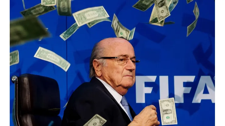 Joseph Blatter le reclama 120 relojes de lujo a la FIFA