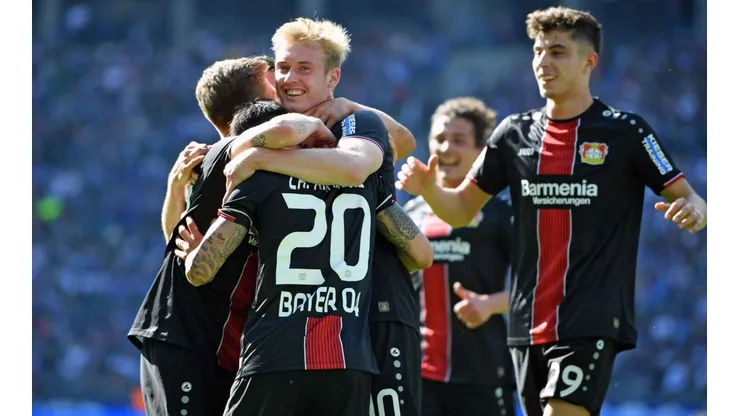 Aránguiz y Leverkusen golean y clasifican a la Champions League
