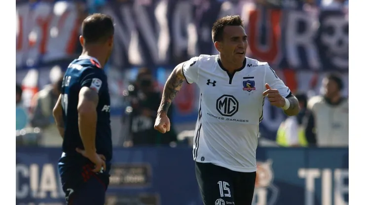 Mouche celebra frente a un desolado cuadro azul