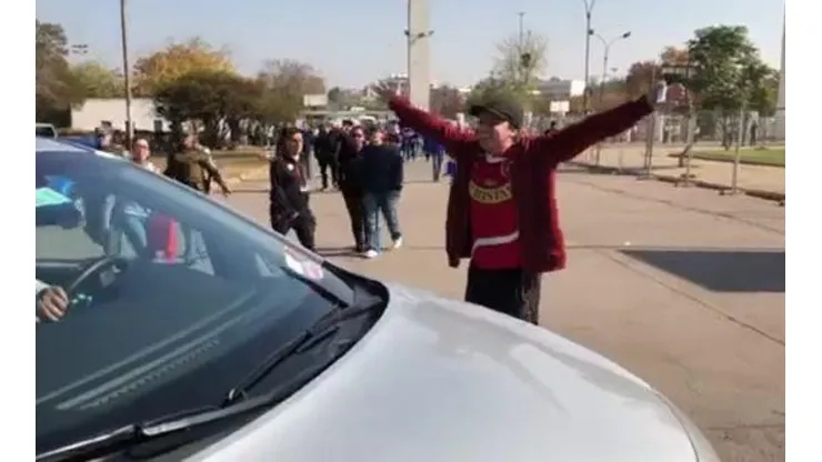 Garabatos e insultos recibió Rueda en su arribo al Estadio Nacional