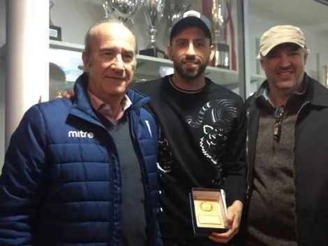 Guillermo Maripán alienta a la UC en San Carlos y es premiado por su actuación internacional