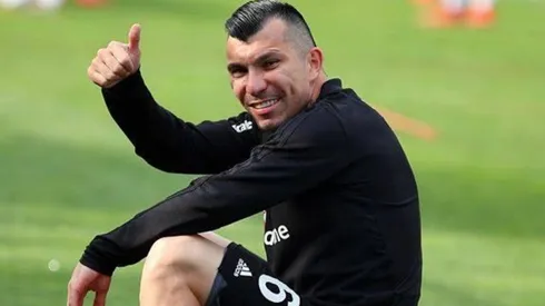 Medel sonriente en el entrenamiento del Besiktas