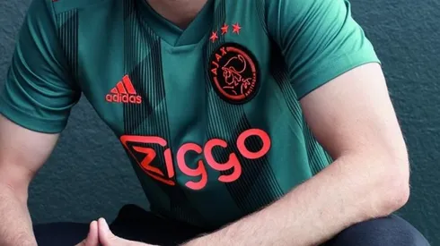 Ajax presenta su lujosa nueva camiseta de visitante
