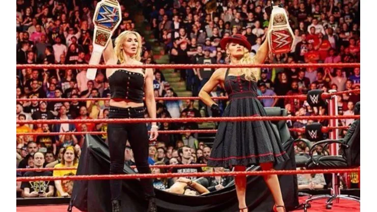 Charlotte y Lacey Evans se unen para destruir a Becky Lynch