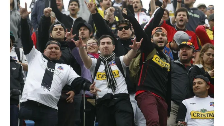 Hinchas de Colo Colo en el estadio Nacional