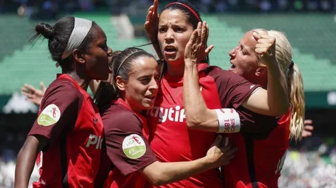 Karen Araya postula al gol de la temporada en España.