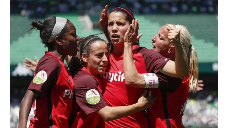 Karen Araya postula al gol de la temporada en España.