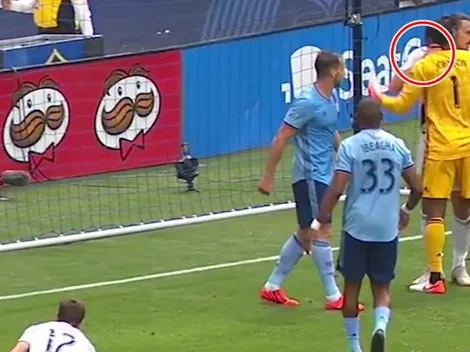Zlatan Ibrahimovic casi cogotea a un arquero que se puso insolente