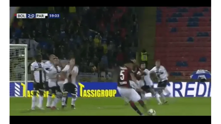 Pulgar se manda golazo de tiro libre en victoria del Bologna ante Parma