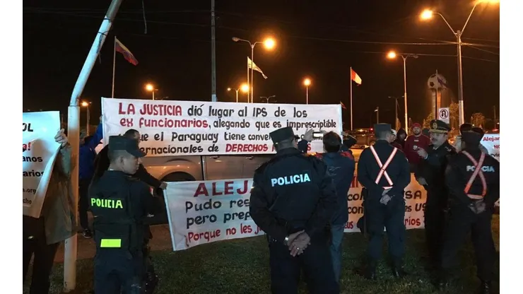 Una postal de las protestas de los ex empleados de Conmebol