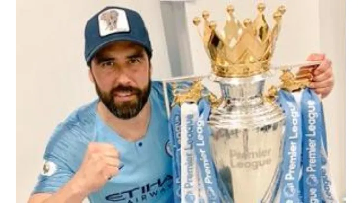 Claudio Bravo celebra una nueva copa: "Otro título más. Campeones"