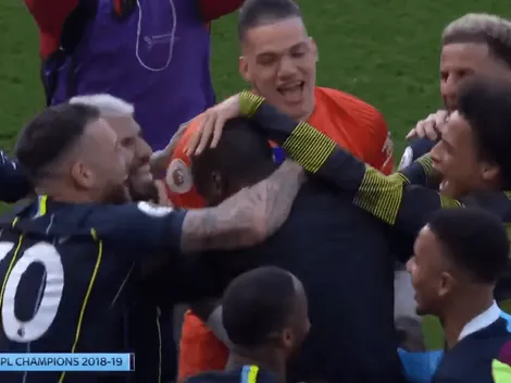 Video | Yaya Touré celebra con todo el plantel de Manchester City