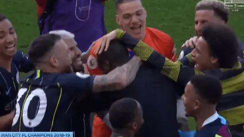 Plantel del Manchester City con Yaya Toure