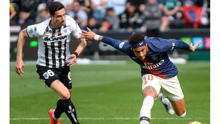 Tremendo lujo de Neymar en la liga francesa