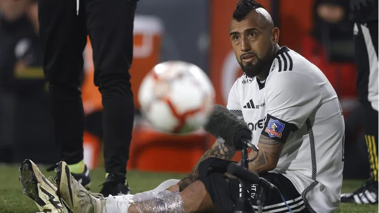 Arturo Vidal se resintió de su lesión en el calentamiento.