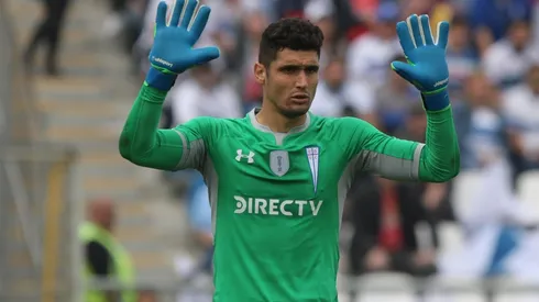 Matías Dituro defendiendo a Católica