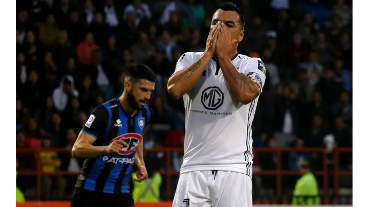 Esteban Paredes sufre una lesión en Colo Colo