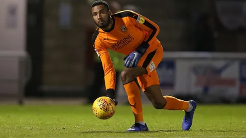 Swindon Town corta definitivamente al chileno.