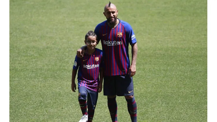Monito está de cumpleaños en un súper martes de Vidal.