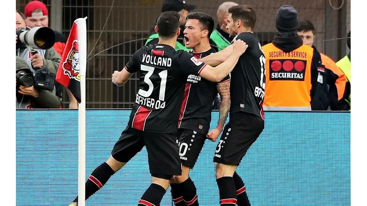 Charles celebra su golazo.
