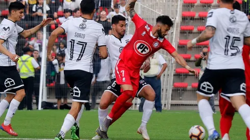 Larrondo ya puso en problemas a los albos