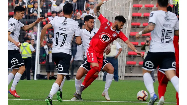 Larrondo ya puso en problemas a los albos