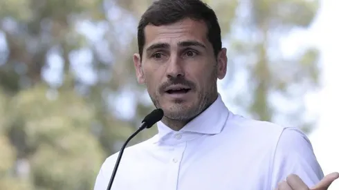 Casillas en la salida del hospital en Porto