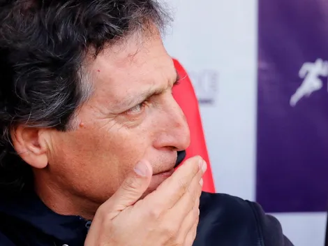 Mario Salas vuelve a irse de una rueda de prensa por un celular