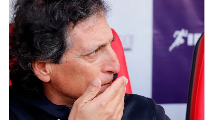 Salas suma una nueva molestia en otra rueda de prensa