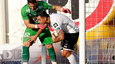 Paredes corriendo tras anotar de penal