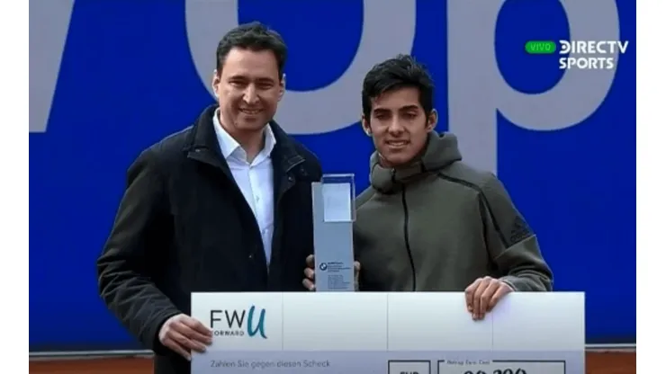 Garín recibe su trofeo y un cheque por 90.390 euros (68 millones de pesos)