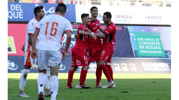 Ganó Ñublense y festeja Wanderers.