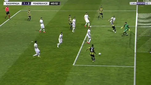 El gol anulado a Mauricio Isla