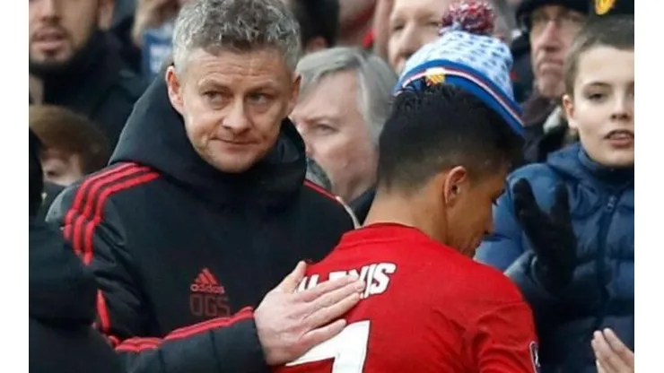 Solskjaer le volvió a prestar ropa a Alexis