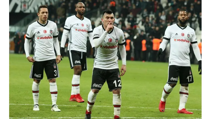 Medel no podrá estar con el Besiktas para el clásico turco