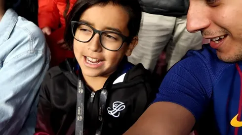 Monito Vidal disfruta en Camp Nou el partidazo de su padre