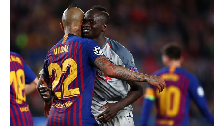 Arturo Vidal se impuso en el corazón del partido entre Barcelona y Liverpool